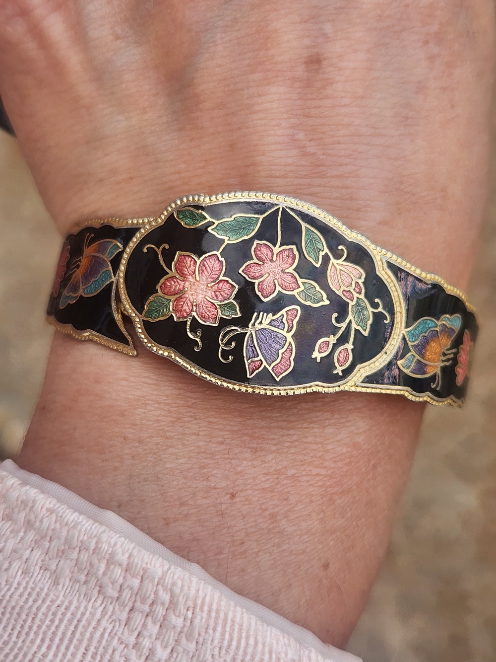 Vintage 1980s Cloisonné Enamel Butterfly Floral Hinge Bangle Bracelet Black Gold